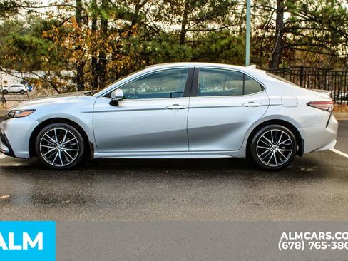 Used 2023 Toyota Camry SE image 7