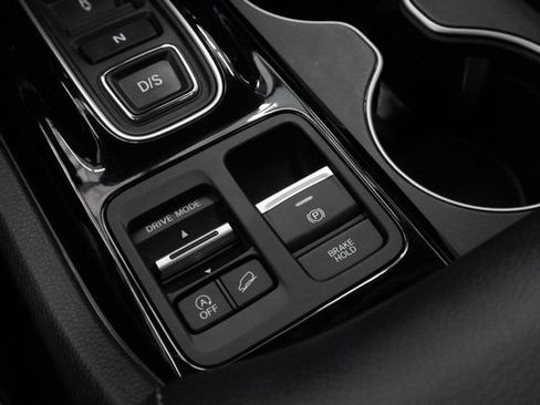 Used 2024 Honda Pilot Touring image 17