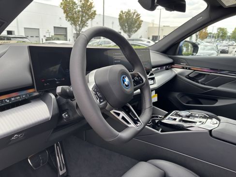 Used 2026 BMW i5 eDrive40 w/ M Sport Package image 15