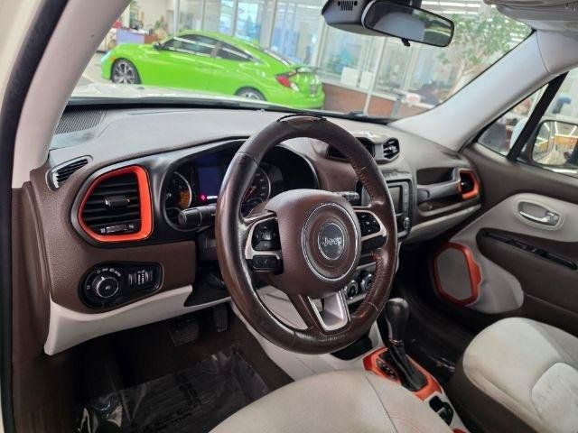 Used 2016 Jeep Renegade Latitude FWD image 12