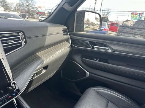 Used 2024 Jeep Wagoneer L Series II w/ Flexible Seating Group image 27