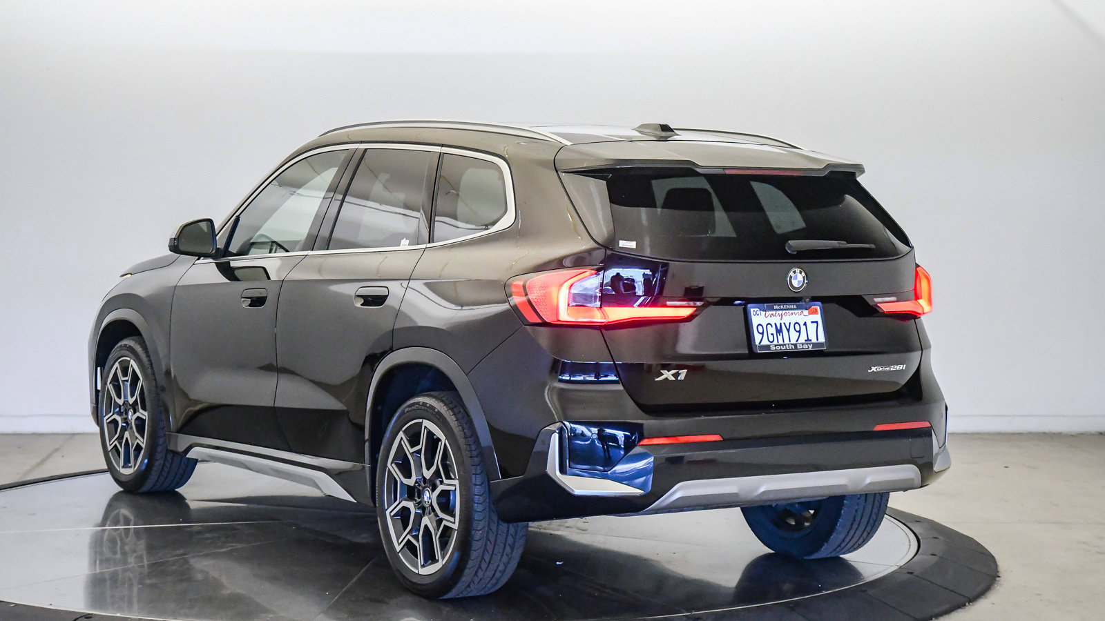 Certified 2023 BMW X1 xDrive28i w/ Premium Package AWD/4WD image 2