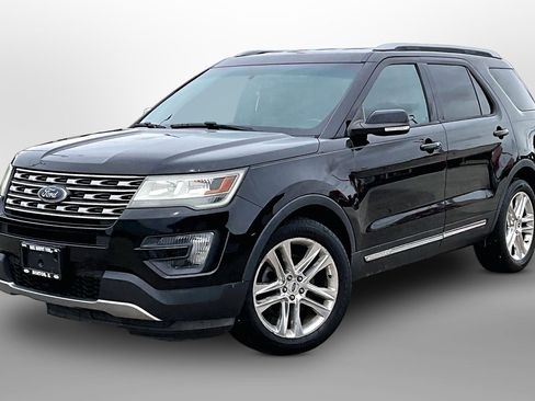 Used 2016 Ford Explorer XLT w/ Equipment Group 202A FWD image 13