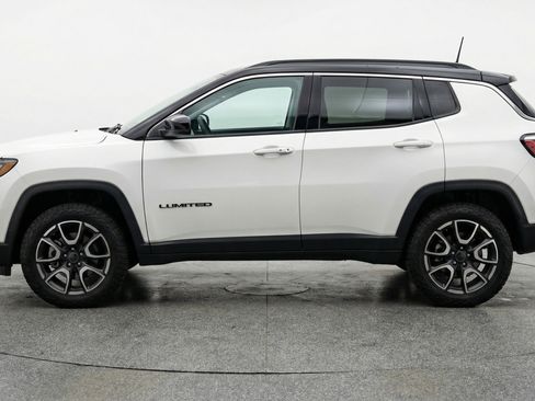 Used 2025 Jeep Compass Trailhawk AWD/4WD image 5