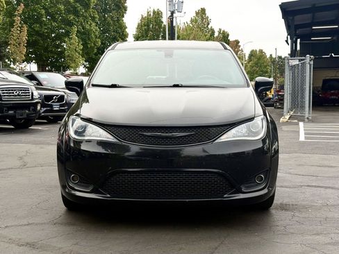Used 2019 Chrysler Pacifica Touring Plus w/ S Appearance Package FWD image 3