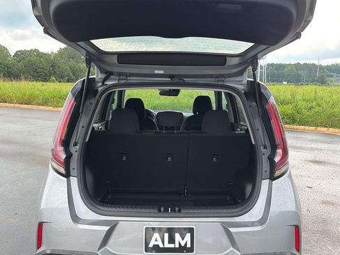 Used 2025 Kia Soul LX w/ LX Technology Package FWD image 18