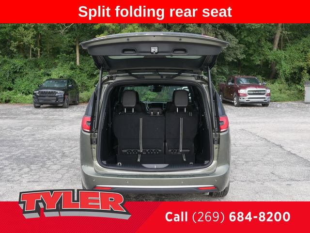 New 2027 Chrysler Pacifica Select FWD image 15