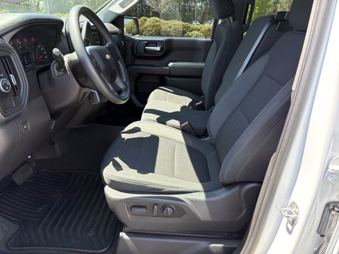 Used 2022 Chevrolet Silverado 1500 Custom w/ LPO, Dark Essentials Package RWD image 9