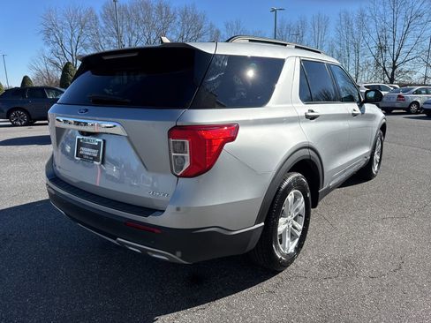Used 2023 Ford Explorer XLT w/ Equipment Group 202A image 7