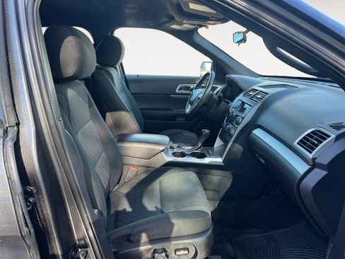 Used 2015 Ford Explorer XLT image 15
