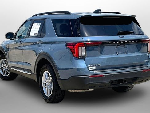 Used 2025 Ford Explorer Active AWD/4WD image 10