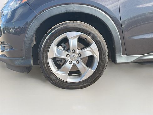 Used 2018 Honda HR-V LX image 11