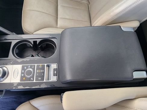 Used 2020 Land Rover Discovery Landmark image 30