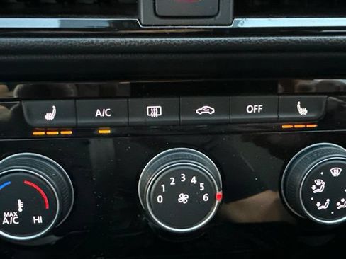 Certified 2023 Volkswagen Taos SE w/ Black Wheel Package FWD image 29