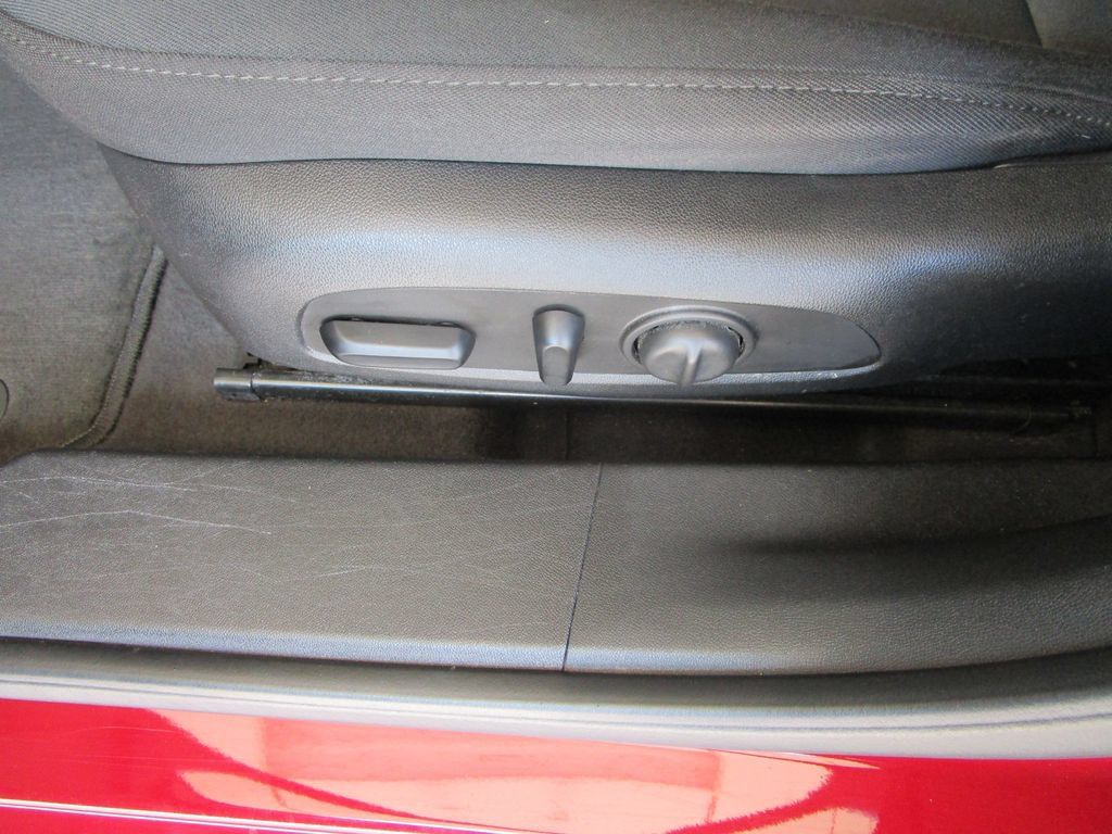Used 2018 Chevrolet Malibu LT FWD image 20