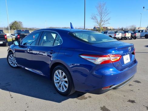 Used 2018 Toyota Camry LE image 5
