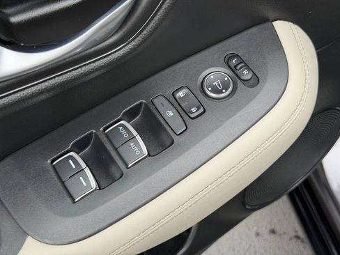 Used 2024 Honda HR-V EX-L image 12