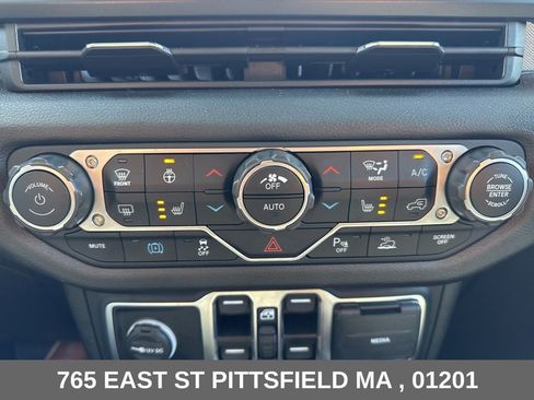 Used 2024 Jeep Wrangler Unlimited w/ Convenience Group AWD/4WD image 11