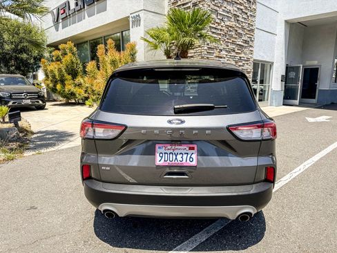 Used 2022 Ford Escape SE w/ Convenience Package FWD image 12