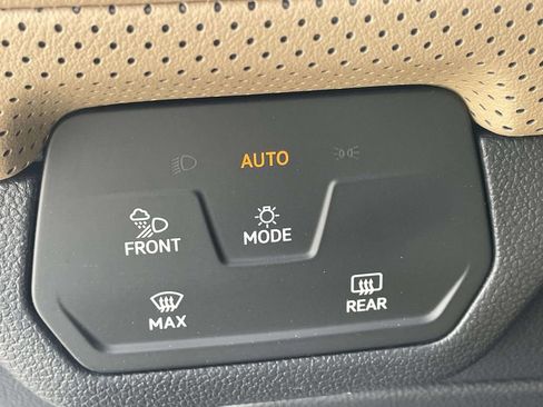 New 2026 Volkswagen Atlas Cross Sport SE FWD image 18