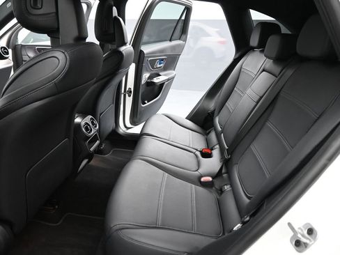 Used 2024 Mercedes-Benz GLC 300 image 17