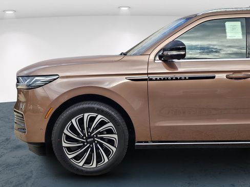 New 2025 Lincoln Navigator Black Label image 9