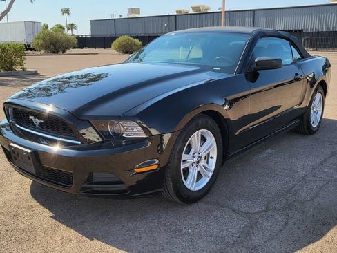 Used 2014 Ford Mustang Convertible RWD image 4