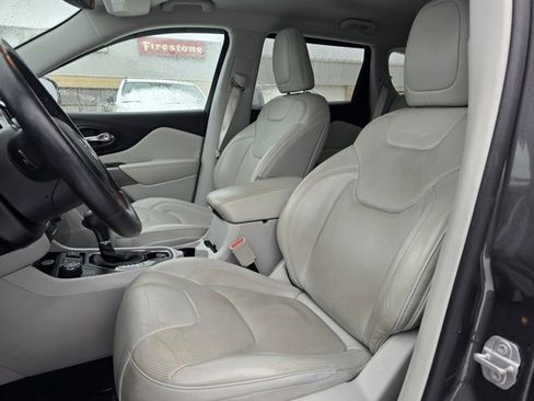 Used 2019 Jeep Cherokee Limited image 10