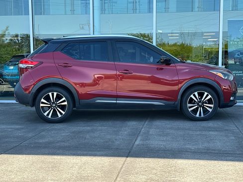Used 2019 Nissan Kicks SR w/ SR Premium Package FWD image 2