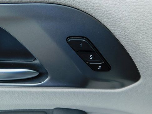 Used 2023 Chrysler Pacifica Touring-L image 30