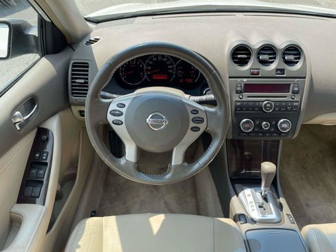 Used 2010 Nissan Altima 2.5 SL w/ SL Pkg FWD image 2