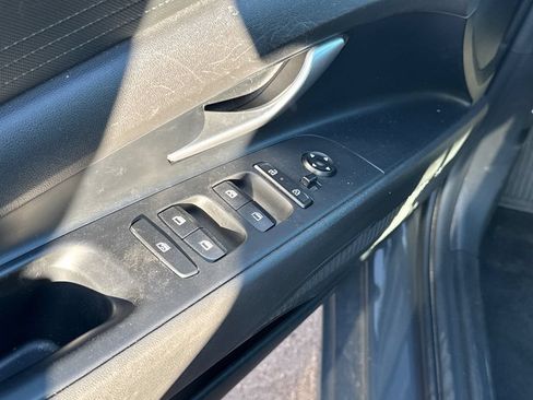 Used 2024 Hyundai Elantra SEL FWD image 8