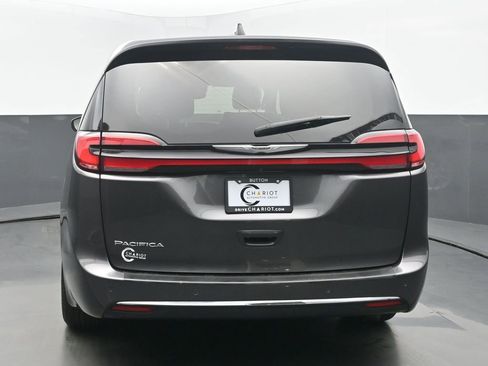 Used 2023 Chrysler Pacifica Touring-L FWD image 5