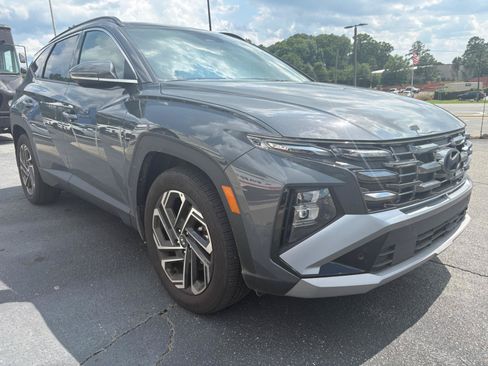 Used 2025 Hyundai Tucson Limited FWD image 3