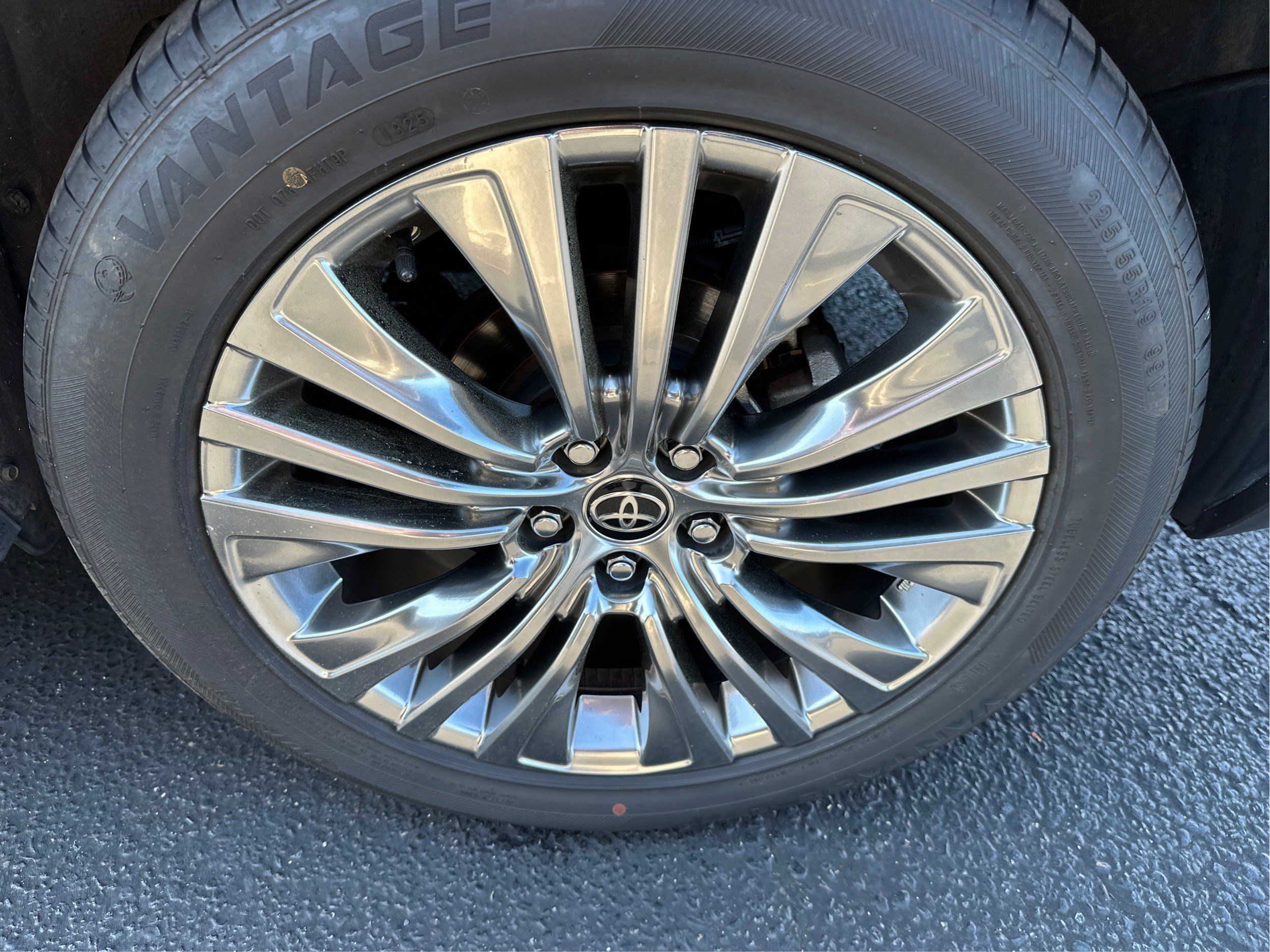 Used 2023 Toyota Venza XLE AWD/4WD image 27