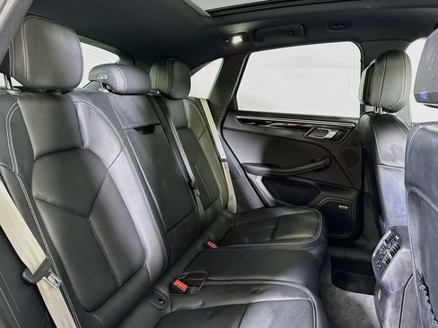 Certified 2024 Porsche Macan AWD/4WD image 19