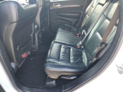 Used 2019 Jeep Grand Cherokee Limited AWD/4WD image 9
