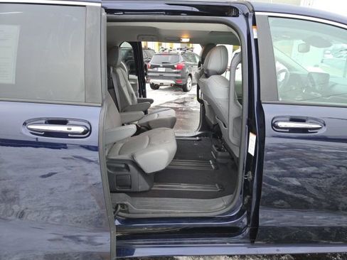 Used 2022 Toyota Sienna XLE image 12