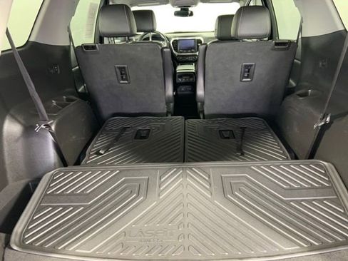 Used 2023 GMC Acadia SLT AWD/4WD image 11