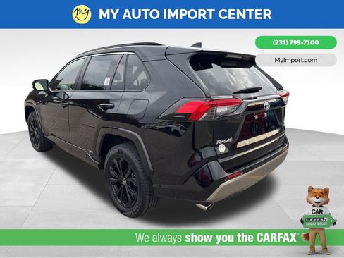 Used 2024 Toyota RAV4 SE w/ Convenience Package image 5