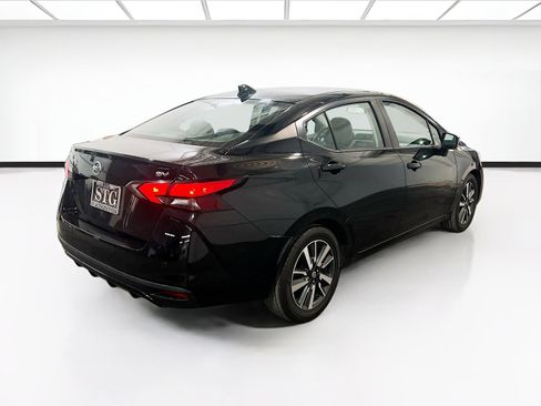 Used 2021 Nissan Versa SV image 4