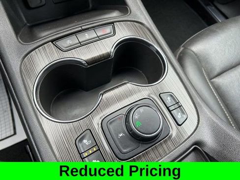 Used 2023 GMC Acadia SLT image 29