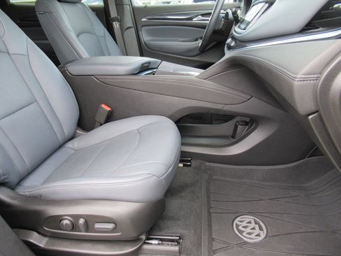 Used 2024 Buick Enclave Essence w/ Sport Touring Edition image 10