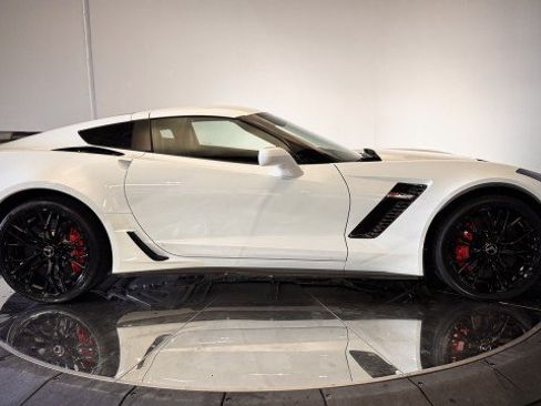 Used 2015 Chevrolet Corvette Z06 w/ 3LZ Preferred Equipment Group RWD image 30