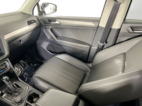 Used 2022 Volkswagen Tiguan SE image 21