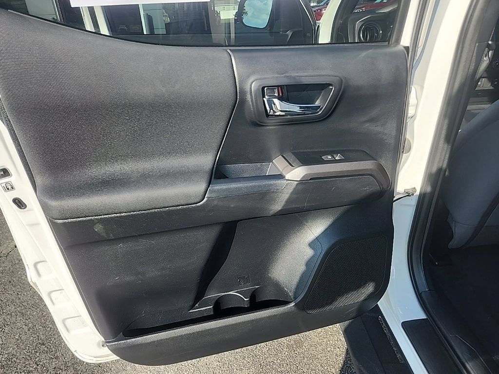 Used 2018 Toyota Tacoma TRD Off-Road AWD/4WD image 23