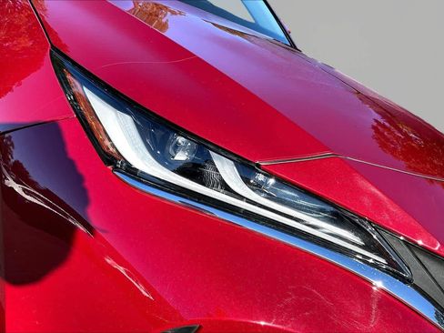 Certified 2024 Toyota Venza LE AWD/4WD image 28