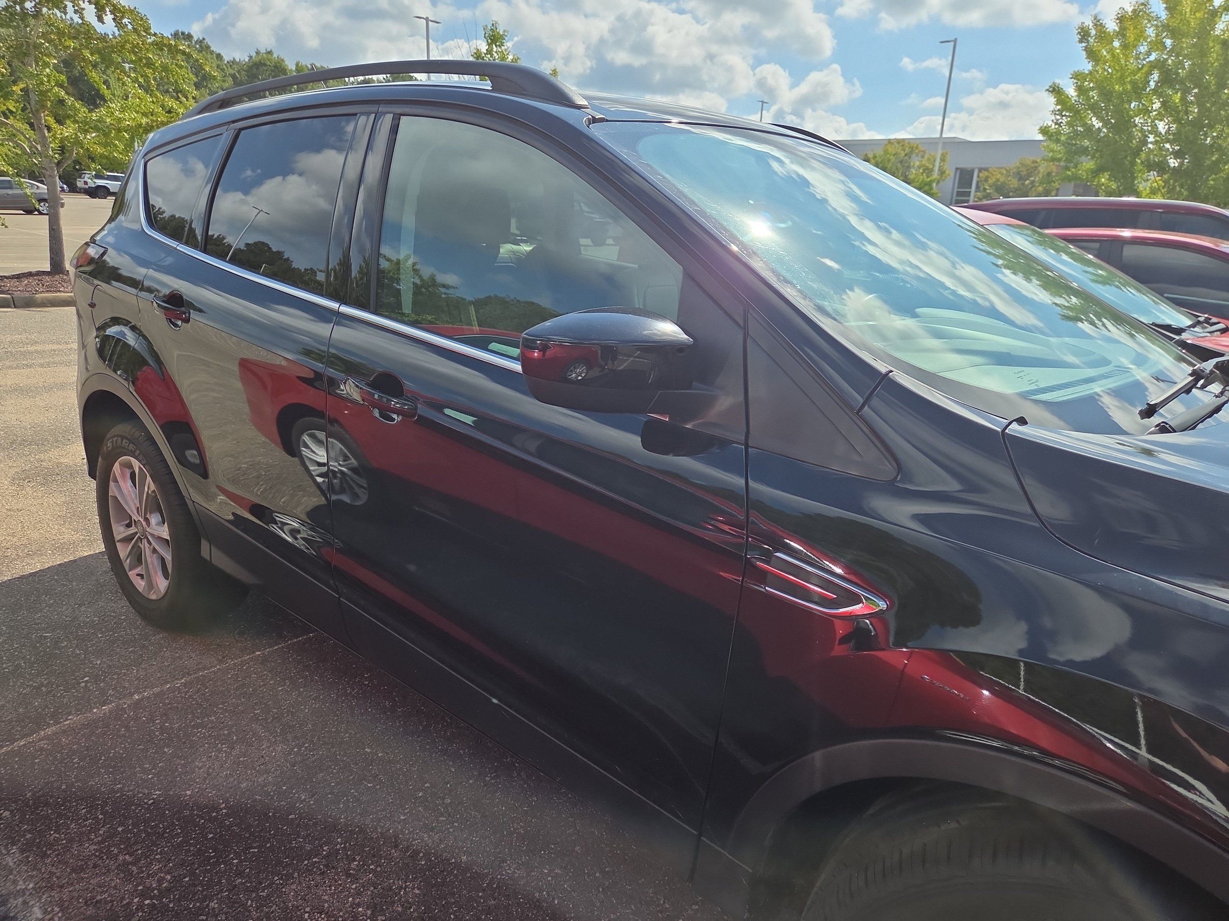 Used 2017 Ford Escape SE w/ SE Leather Comfort Package FWD image 2