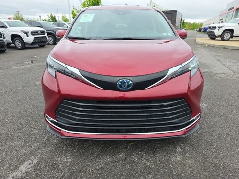 Certified 2024 Toyota Sienna XLE w/ XLE Plus Package AWD/4WD image 2