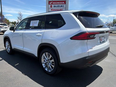 Used 2024 Toyota Grand Highlander AWD image 5